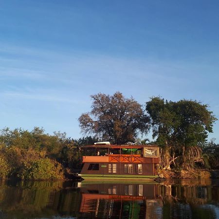 Kubu Queen Houseboat Otel Shakawe Dış mekan fotoğraf